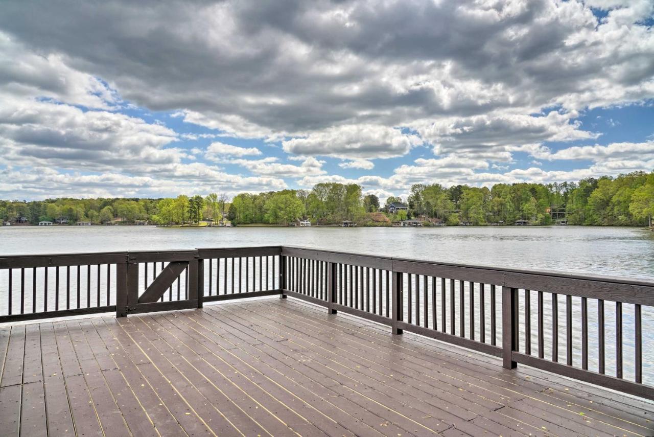 Waterfront Cottage With Boat Dock And 3 Decks! Bracey Exterior foto